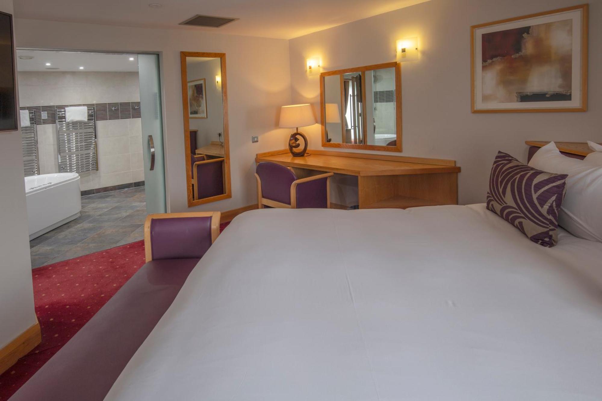 Best Western Premier Knowsley Suites Hotel & Spa Kültér fotó