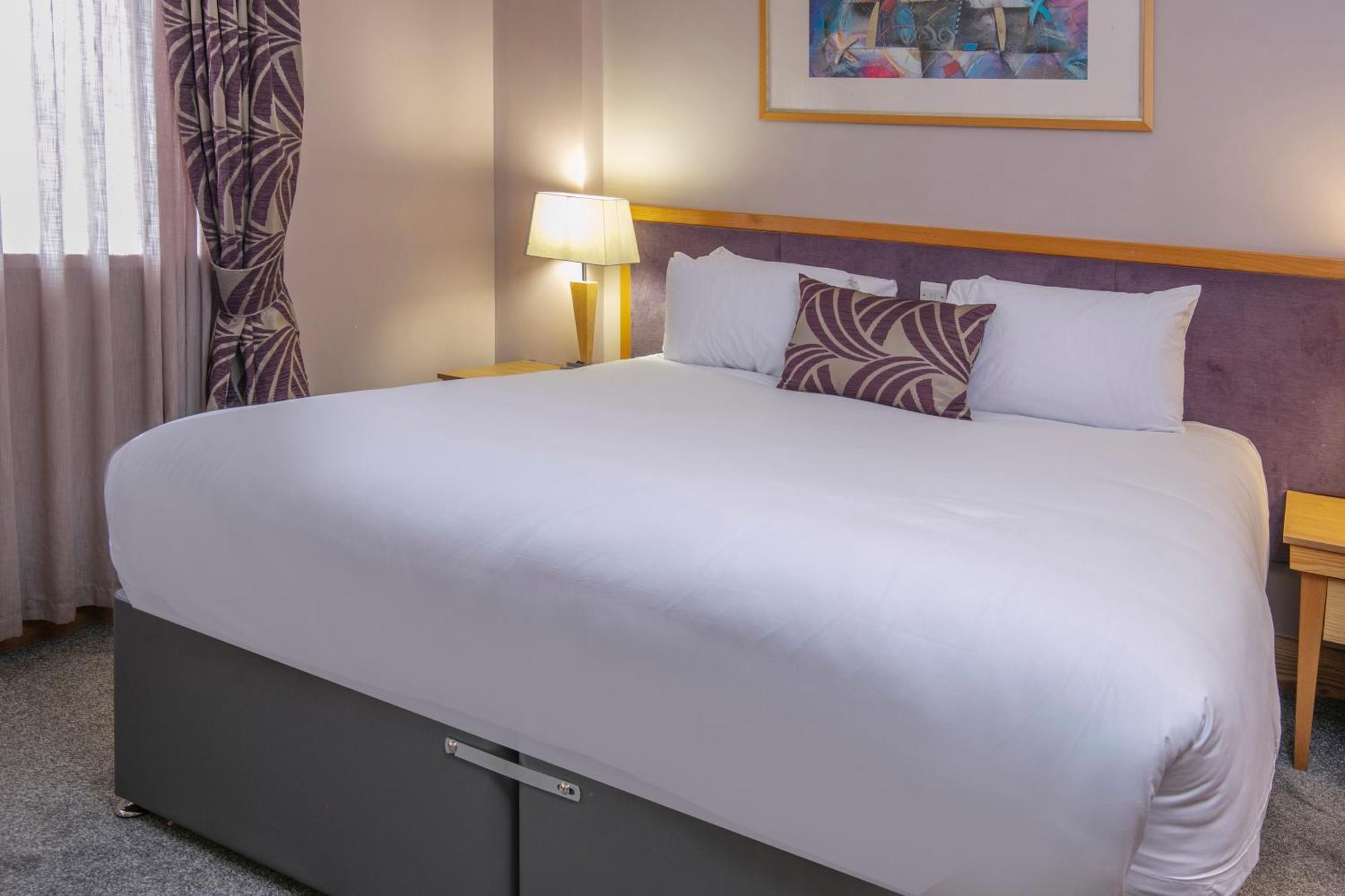 Best Western Premier Knowsley Suites Hotel & Spa Kültér fotó